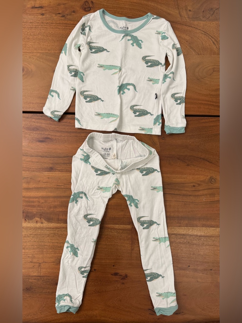 Kyte BABY crocodile bamboo 18-24 month Pajama Set